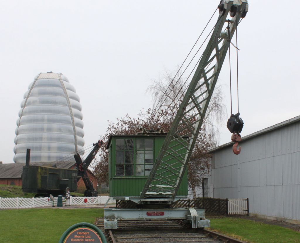Crane with space centre Crane with space centre